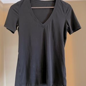 Lululemon Black V-Neck Tee - Size 4